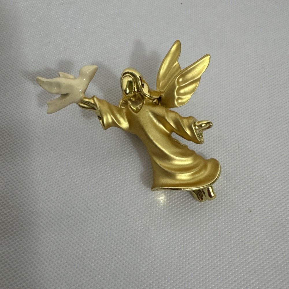Vintage Gigi Giusti gold-tone angel‎ brooch white enamel dove Lapel Pin